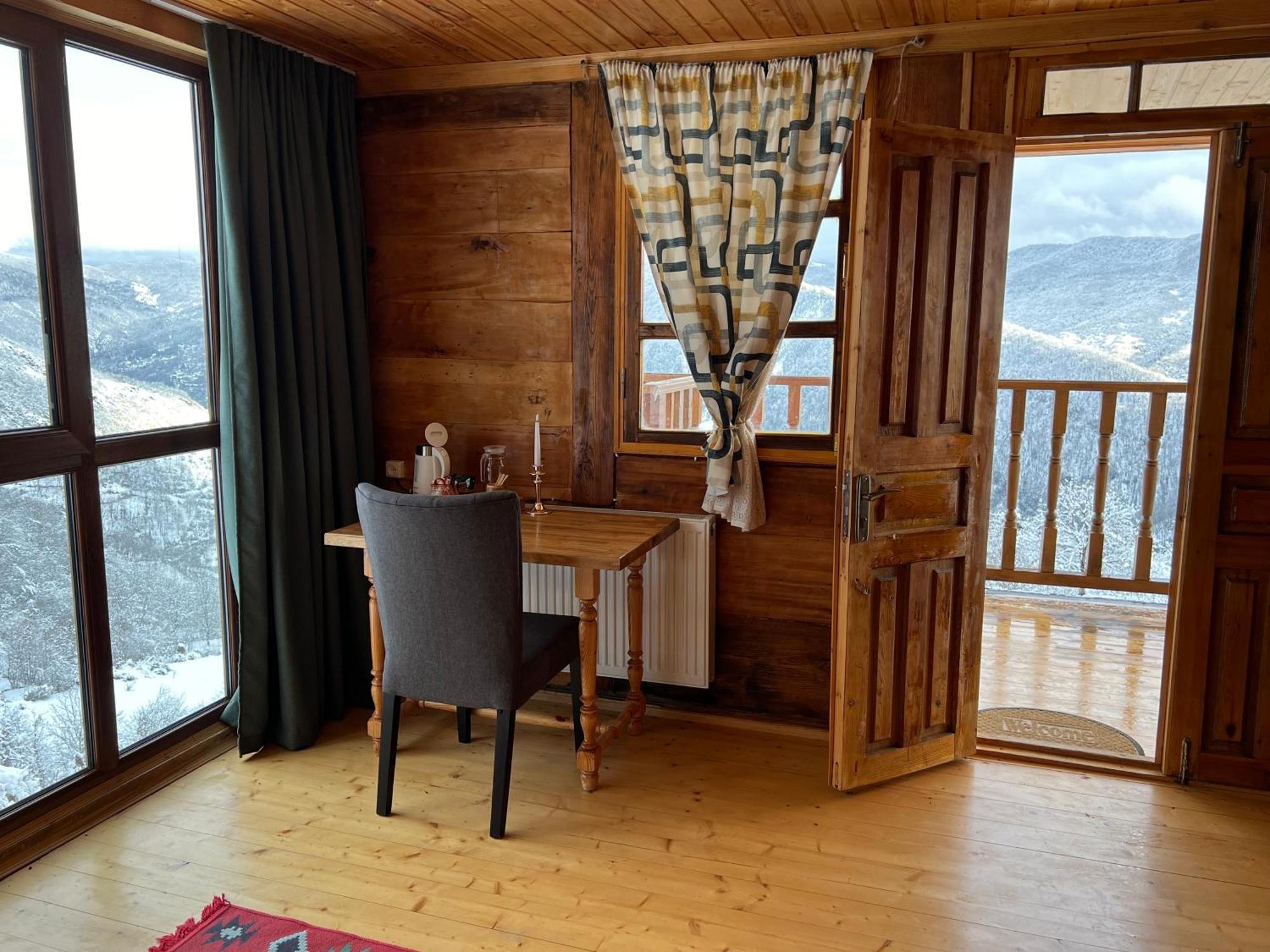 Gentry House Hotell Ambrolauri Exteriör bild
